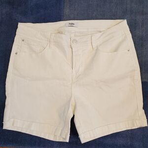 Kensie Jeans White Shorts